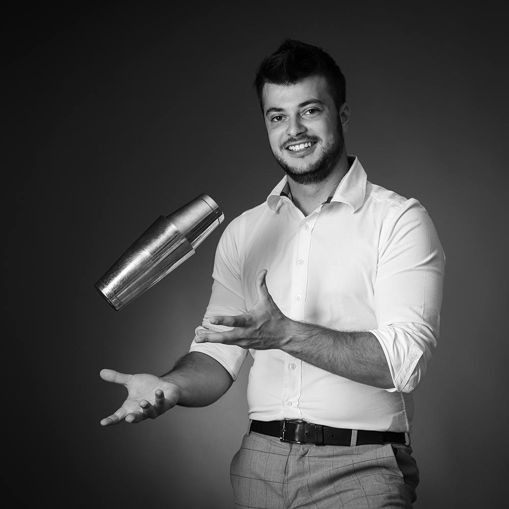 PHOTOGRAPHE  ANGOULÊME CHARENTE  CORPO BARMAN QUAI DES PONTIS COGNAC